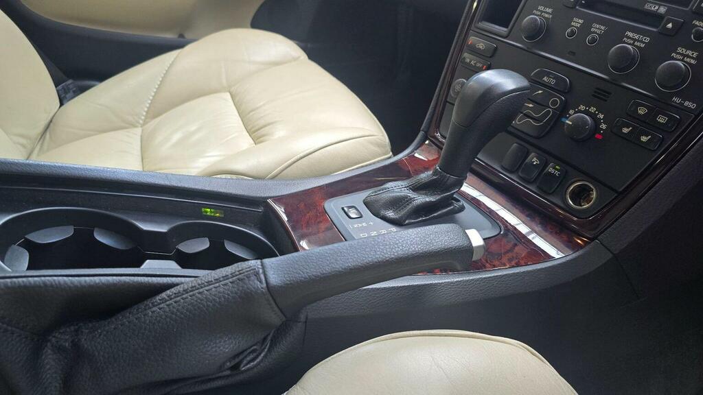 Volvo V70 2.5T Se Beige Leather Sunroof Ulez Free White #5