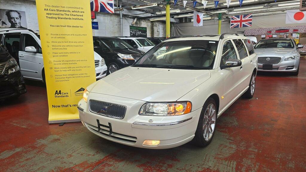 Volvo V70 2.5T Se Beige Leather Sunroof Ulez Free White