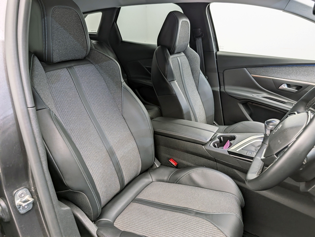Peugeot 3008 1.5Bhdi 130Hp Allure Premium Grey #3