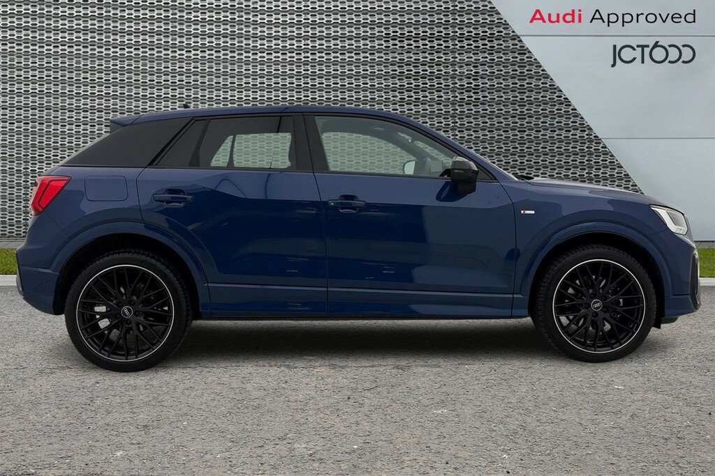 Audi Q2 Q2 35 Tfsi Black Edition S Tronic Estate Blue #4