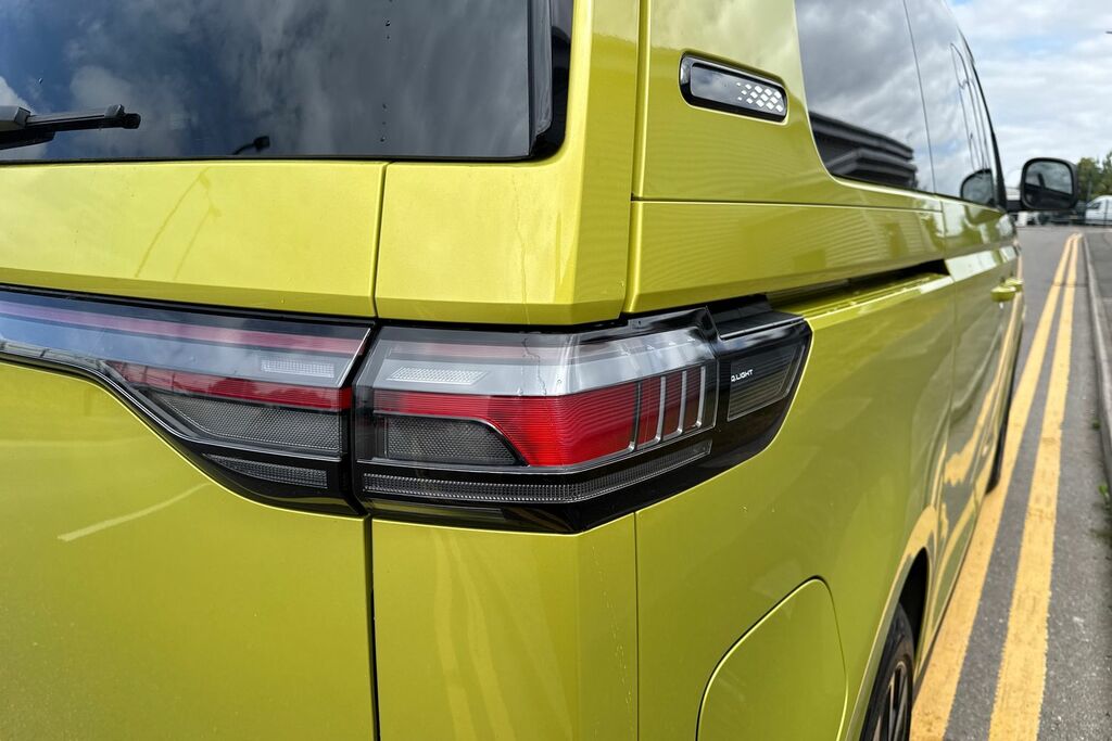 Volkswagen ID.Buzz Pro 86Kwh Gtx Mpv 4Motion Lwb 6 Red #18