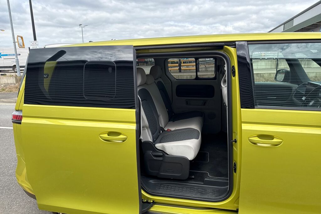 Volkswagen ID.Buzz Pro 86Kwh Gtx Mpv 4Motion Lwb 6 Red #32