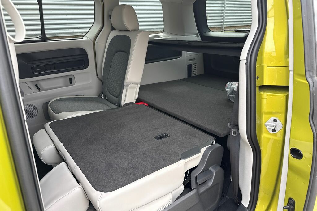 Volkswagen ID.Buzz Pro 86Kwh Gtx Mpv 4Motion Lwb 6 Red #21