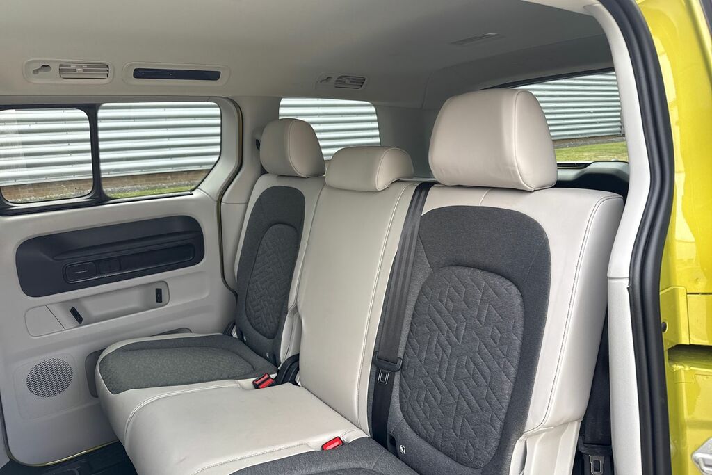Volkswagen ID.Buzz Pro 86Kwh Gtx Mpv 4Motion Lwb 6 Red #9