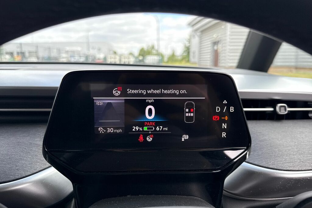 Volkswagen ID.Buzz Pro 86Kwh Gtx Mpv 4Motion Lwb 6 Red #40