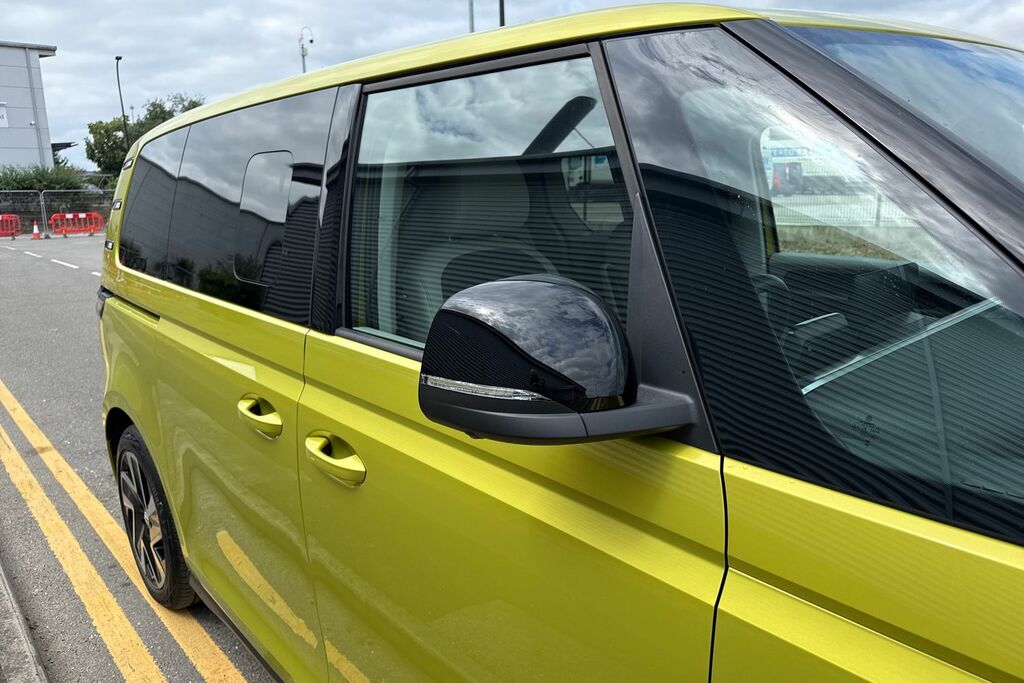 Volkswagen ID.Buzz Pro 86Kwh Gtx Mpv 4Motion Lwb 6 Red #20