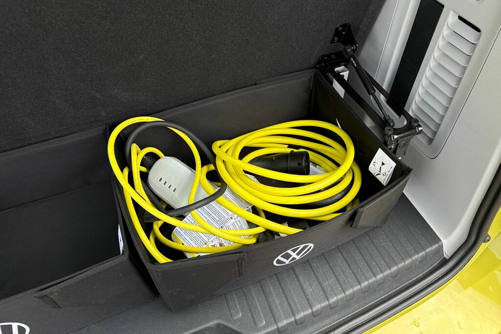Volkswagen ID.Buzz Pro 86Kwh Gtx Mpv 4Motion Lwb 6 Red #23
