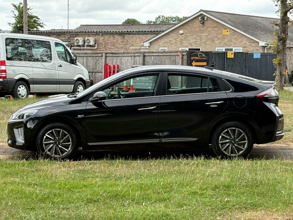 Hyundai Ioniq Hatchback Black #4