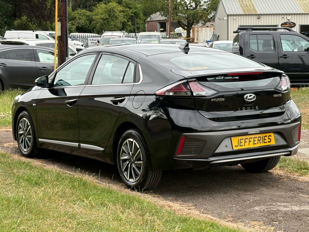 Hyundai Ioniq Hatchback Black #6
