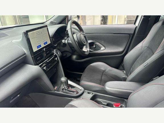 Toyota Yaris Cross Gr Sport Fwd LV26UEO White #5