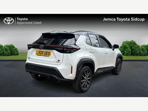 Toyota Yaris Cross Gr Sport Fwd LV26UEO White #2