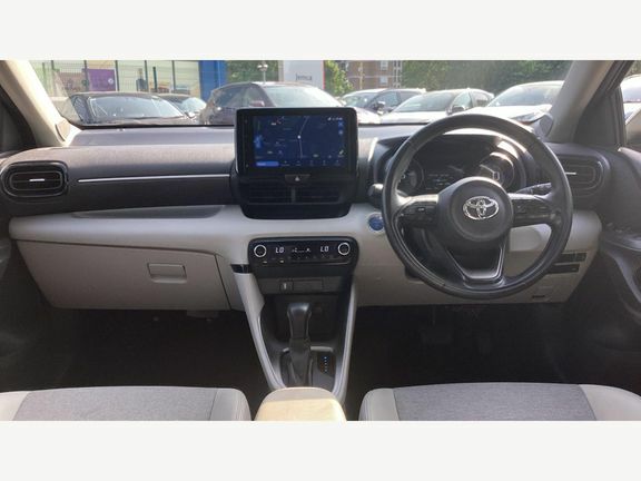 Toyota Yaris Excel White #6