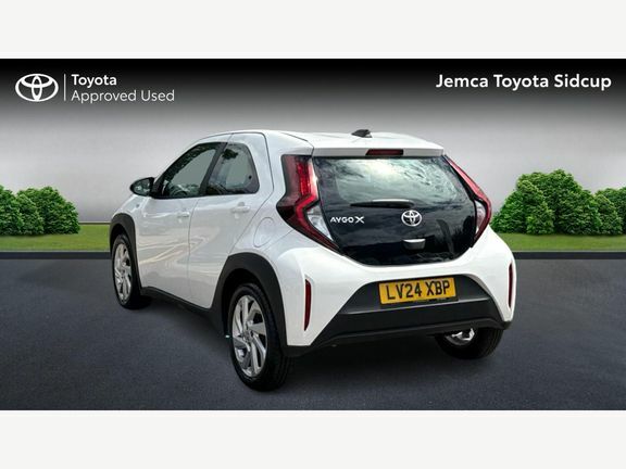 Toyota Aygo X Pure Automatic White #4