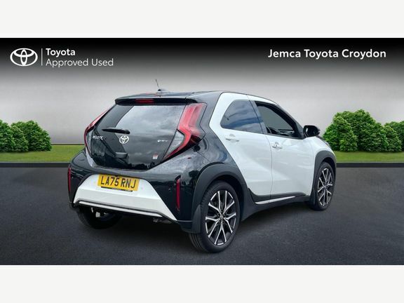 Toyota Aygo X Gr Sport White #2