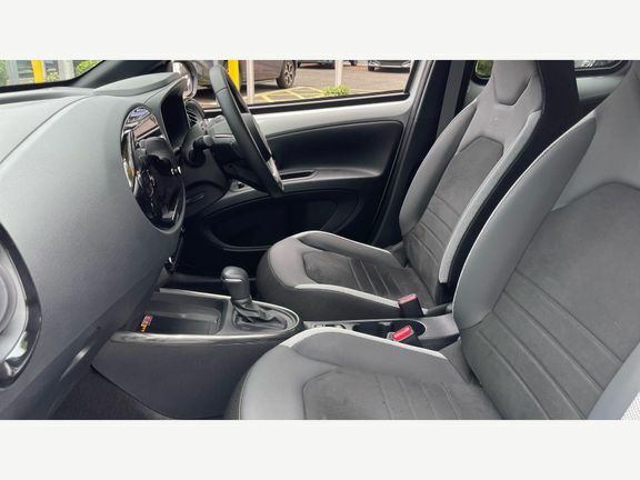 Toyota Aygo X Gr Sport White #5