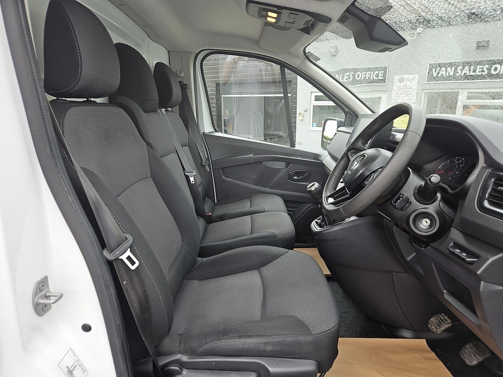 Renault Trafic Dci Blue Ll30 Business L2h1 Euro 6 150Ps Ac 2022 White #2