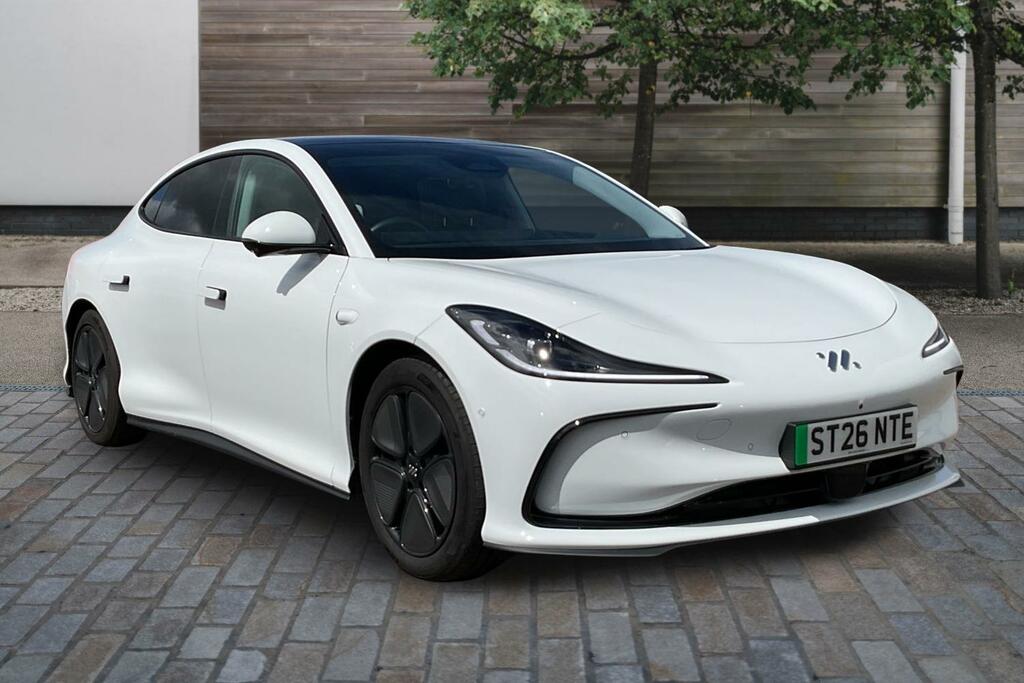 MG IM5 75Kwh Standard Range Saloon White