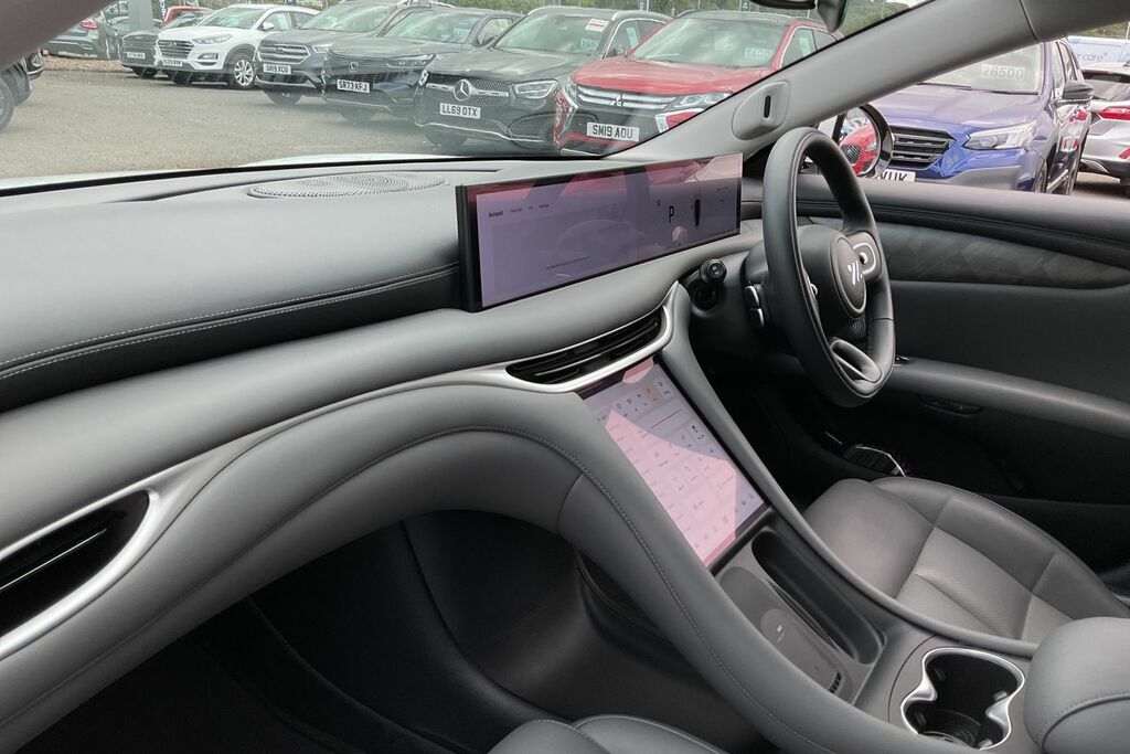 MG IM5 75Kwh Standard Range Saloon ST26NTE White #6