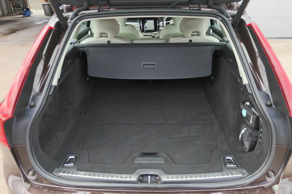 Volvo V90 2.0H T8 Twin Engine 10.4Kwh R-design Pro Estate #8