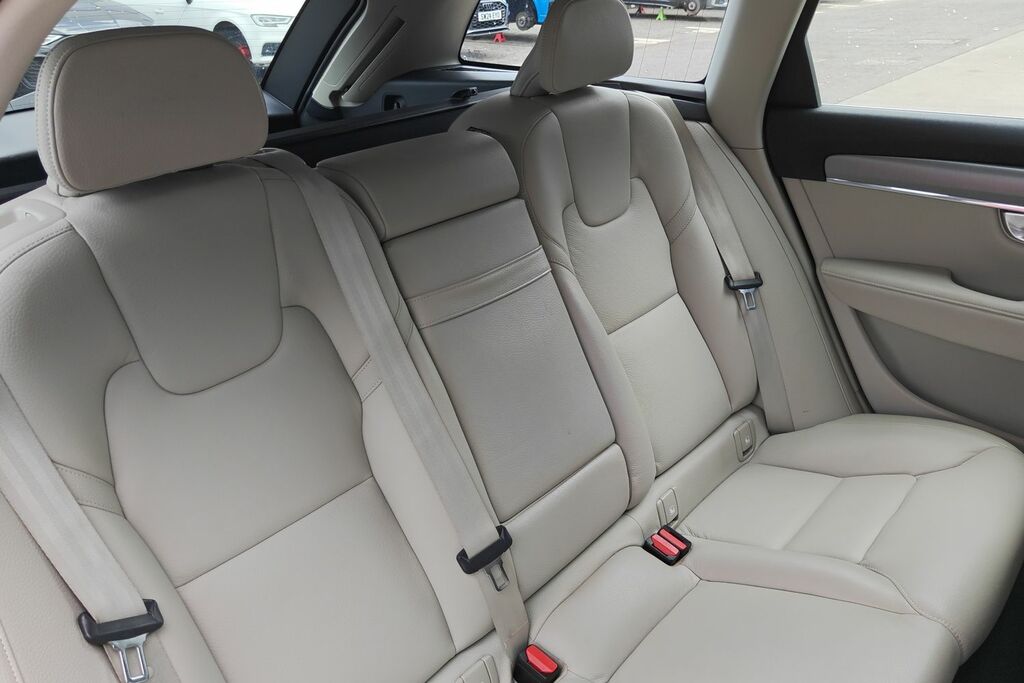 Volvo V90 2.0H T8 Twin Engine 10.4Kwh R-design Pro Estate #17