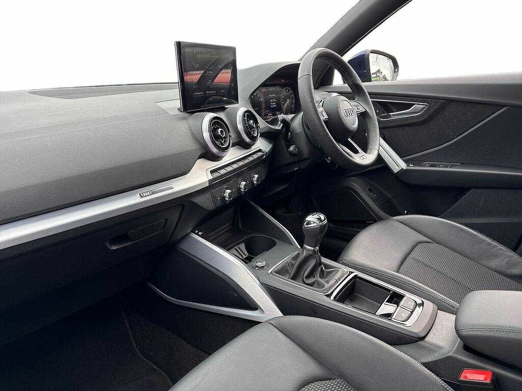 Audi Q2 S Line 35 Tfsi 150 Ps 6-Speed Blue #2