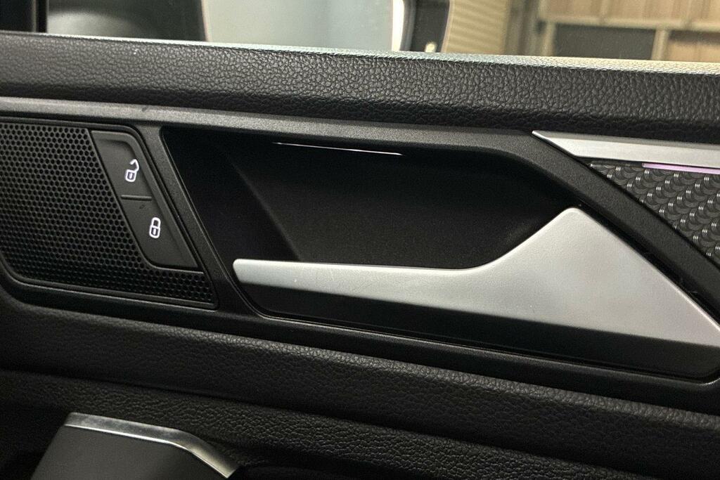 Volkswagen Tiguan R-line Black #29