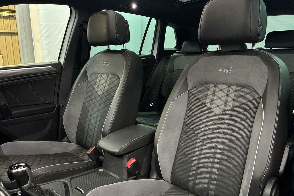 Volkswagen Tiguan R-line Black #16