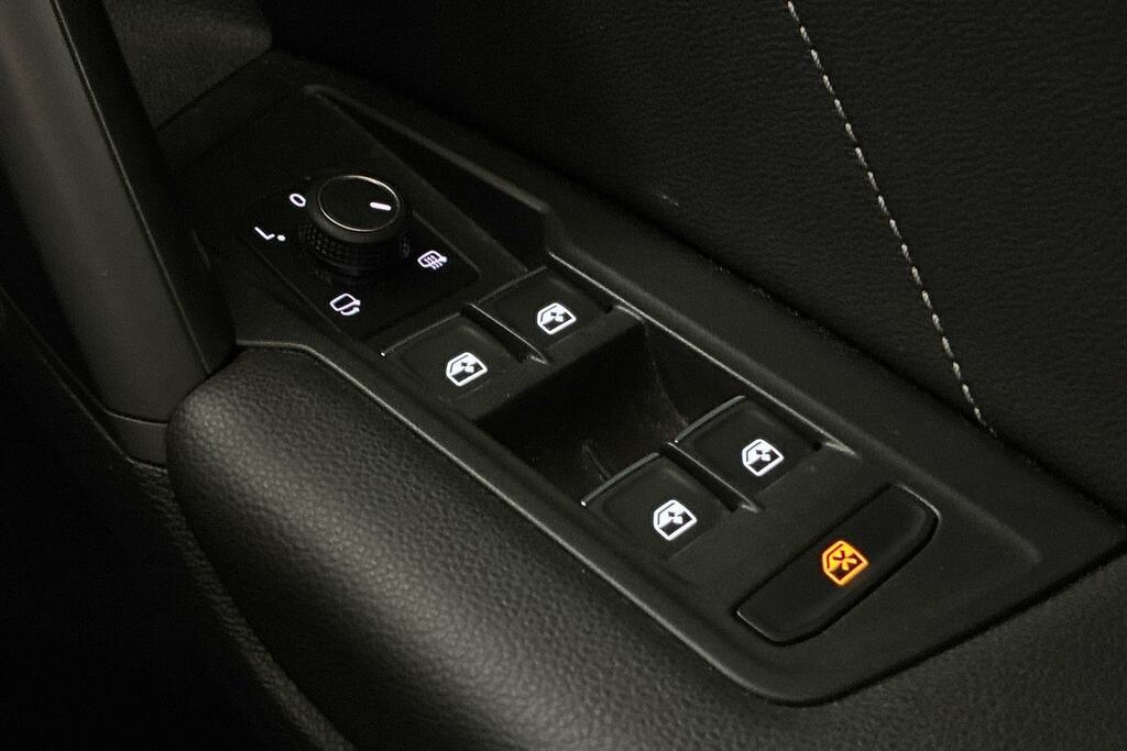 Volkswagen Tiguan R-line Black #28