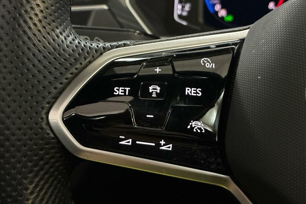 Volkswagen Tiguan R-line Black #14