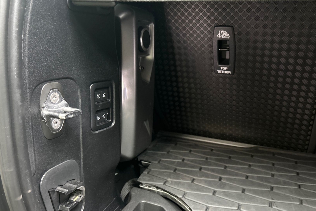 Land Rover Defender 90 3.0 D200 Hard Top 3 Seat Gold #30