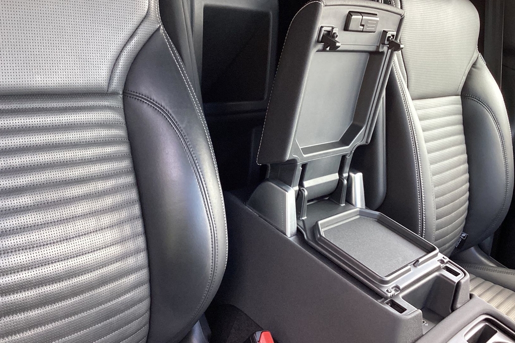 Land Rover Discovery D350 Commercial Dynamic Hse Black #4