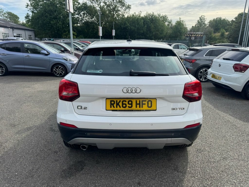 Audi Q2 1.6L Sport White #5