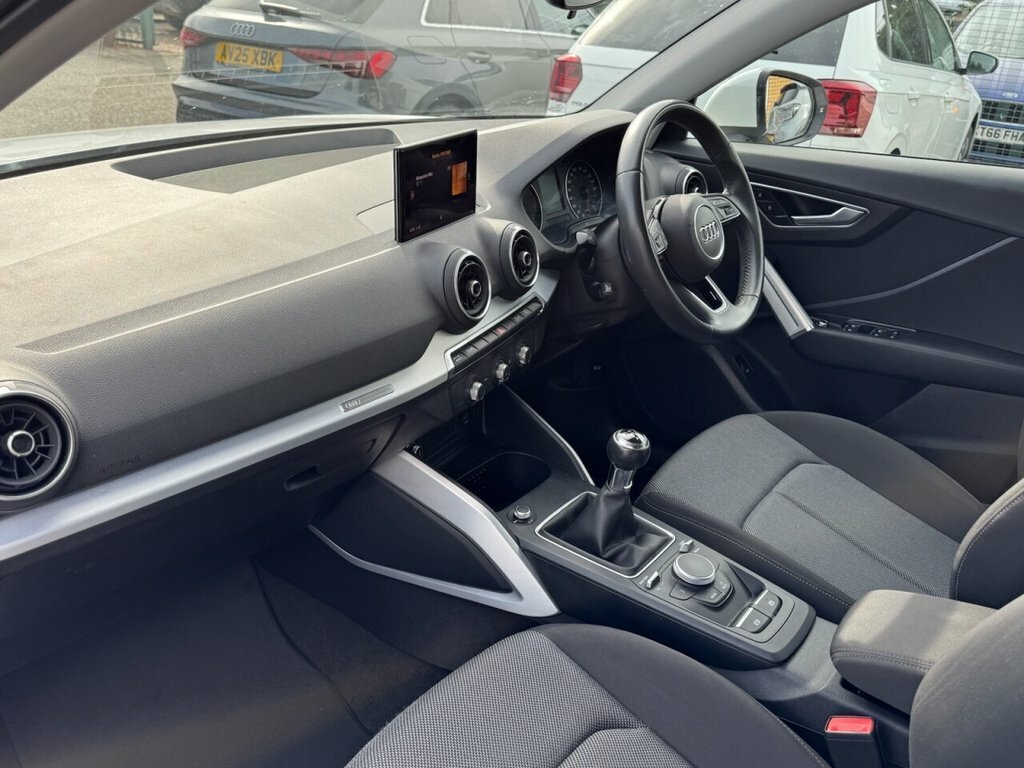 Audi Q2 1.6L Sport White #4