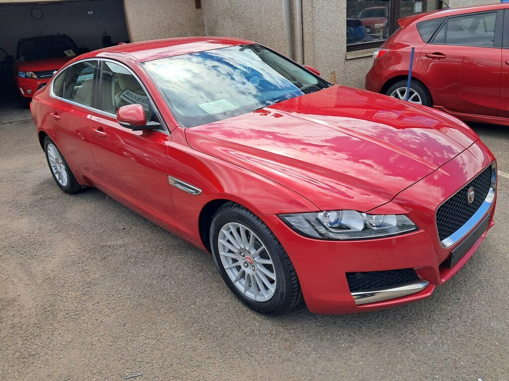 Jaguar XF 2.0D 180 Prestige Red