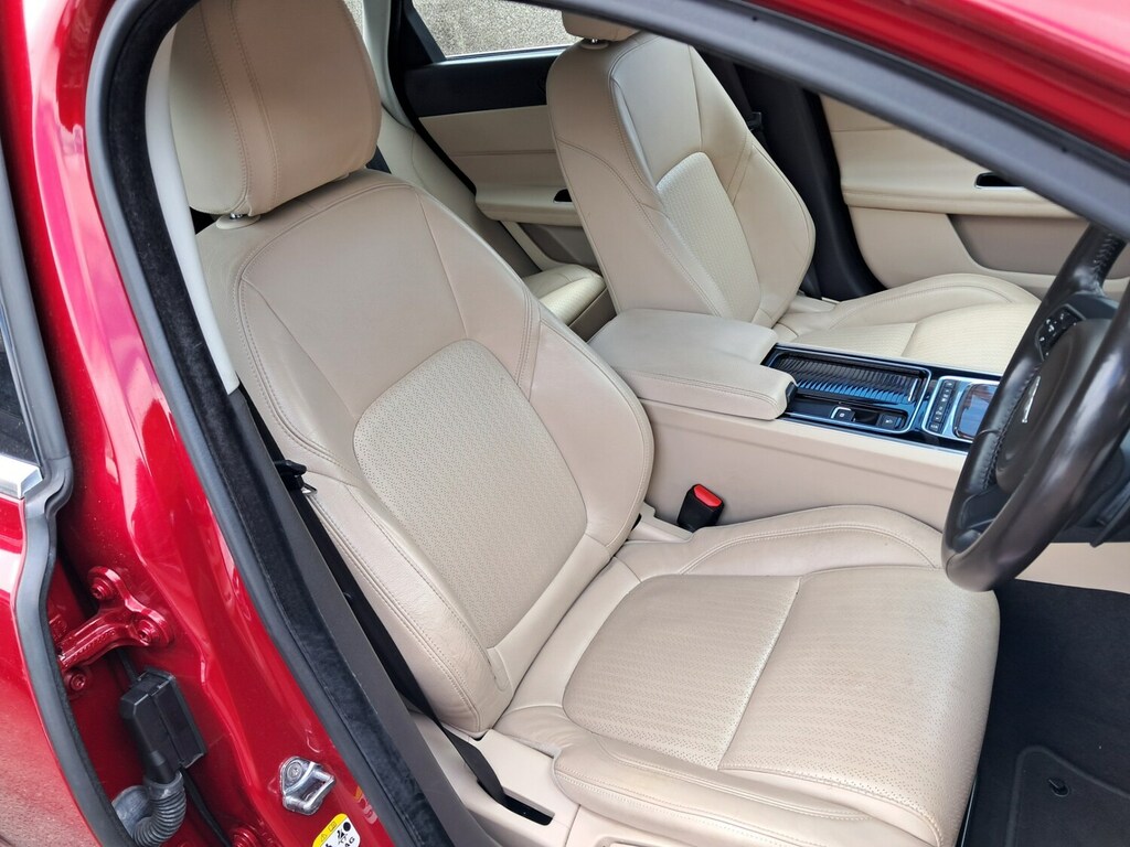 Jaguar XF 2.0D 180 Prestige Red #6