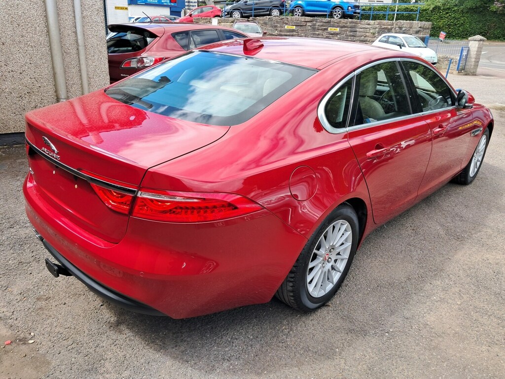 Jaguar XF 2.0D 180 Prestige Red #3