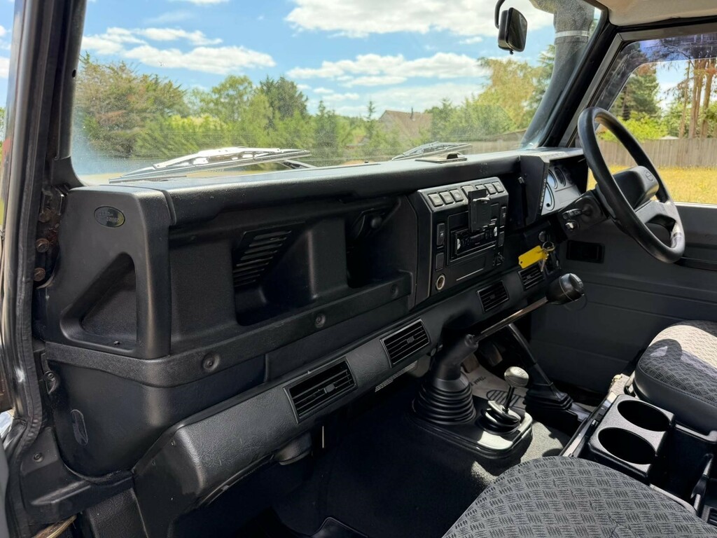 Land Rover Defender 90 2.5 Td5 County Station Wagon 6 Seats  #10