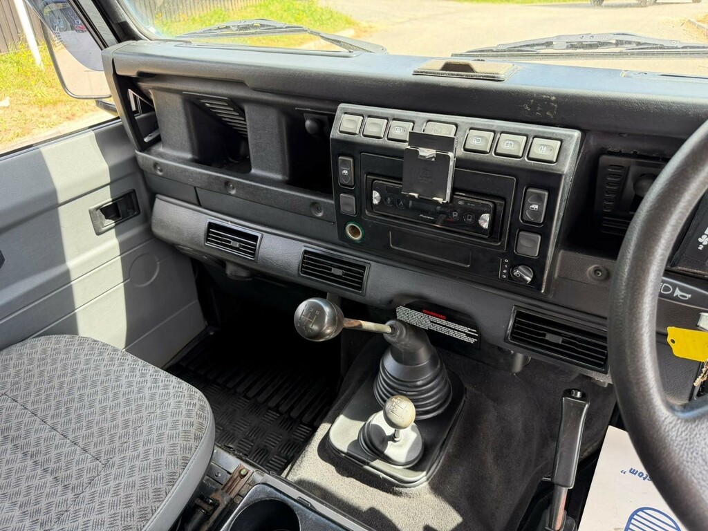 Land Rover Defender 90 2.5 Td5 County Station Wagon 6 Seats  #11