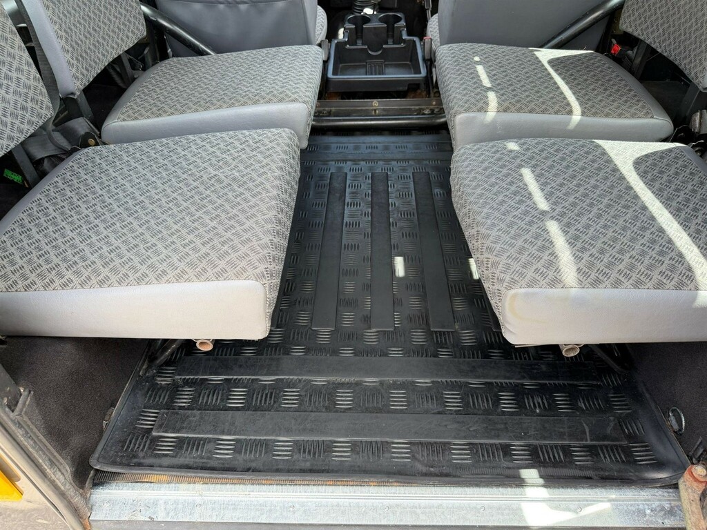 Land Rover Defender 90 2.5 Td5 County Station Wagon 6 Seats  #31