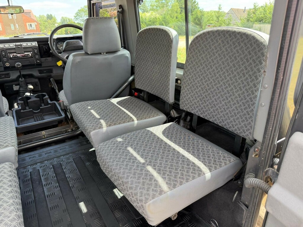 Land Rover Defender 90 2.5 Td5 County Station Wagon 6 Seats  #21
