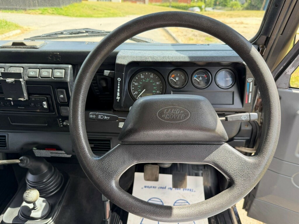 Land Rover Defender 90 2.5 Td5 County Station Wagon 6 Seats  #32