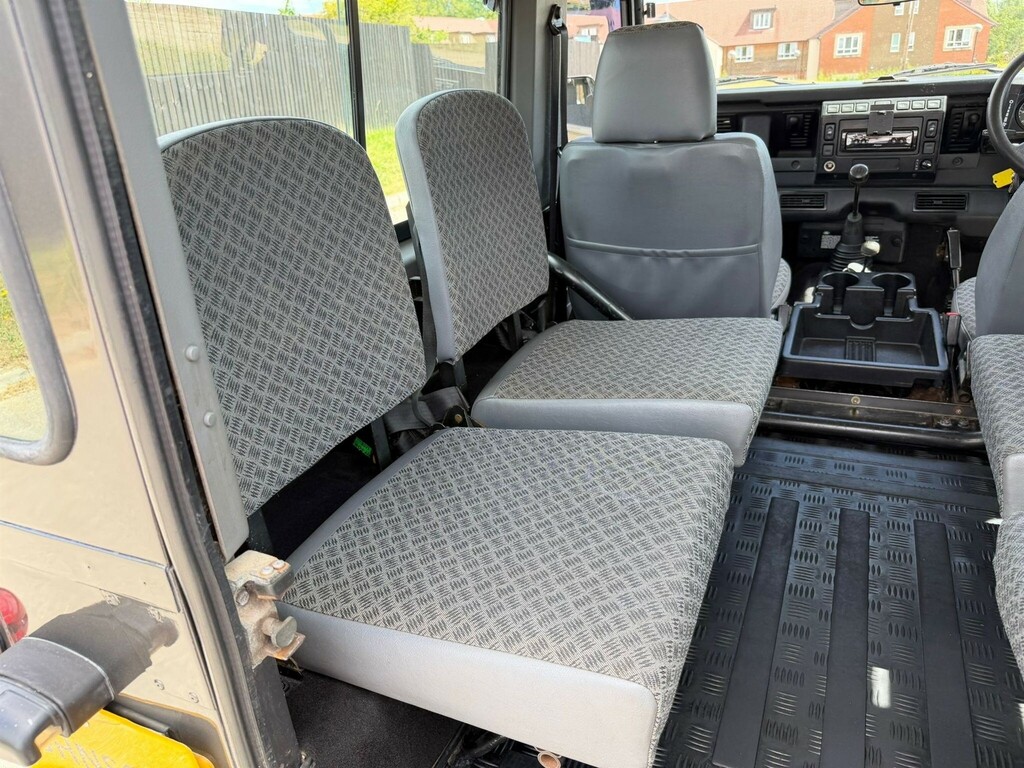Land Rover Defender 90 2.5 Td5 County Station Wagon 6 Seats  #17