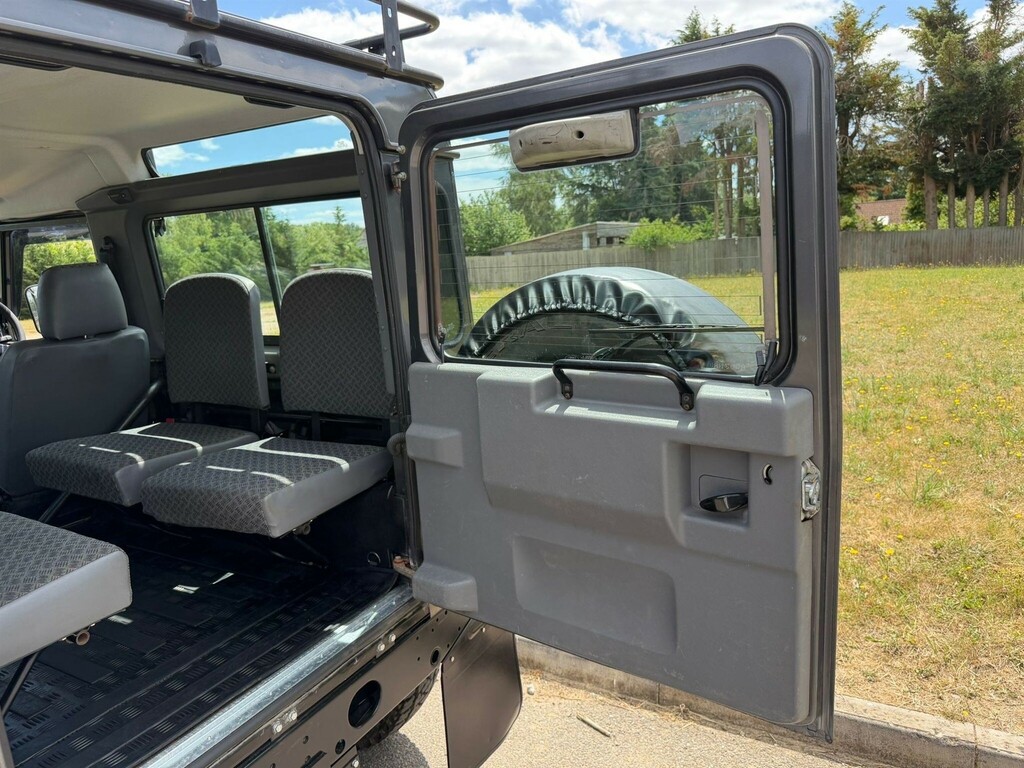 Land Rover Defender 90 2.5 Td5 County Station Wagon 6 Seats  #18