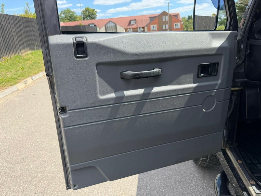 Land Rover Defender 90 2.5 Td5 County Station Wagon 6 Seats  #24