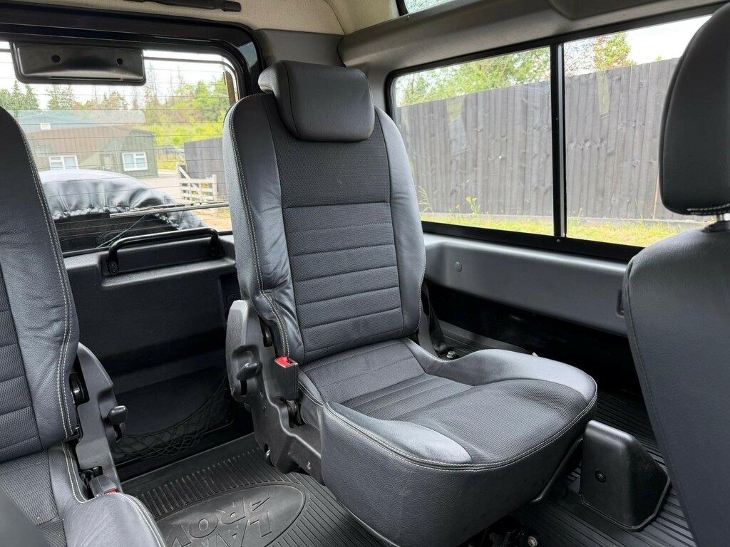 Land Rover Defender 90 2.4 90 County Hard Top 122 Bhp Grey #26