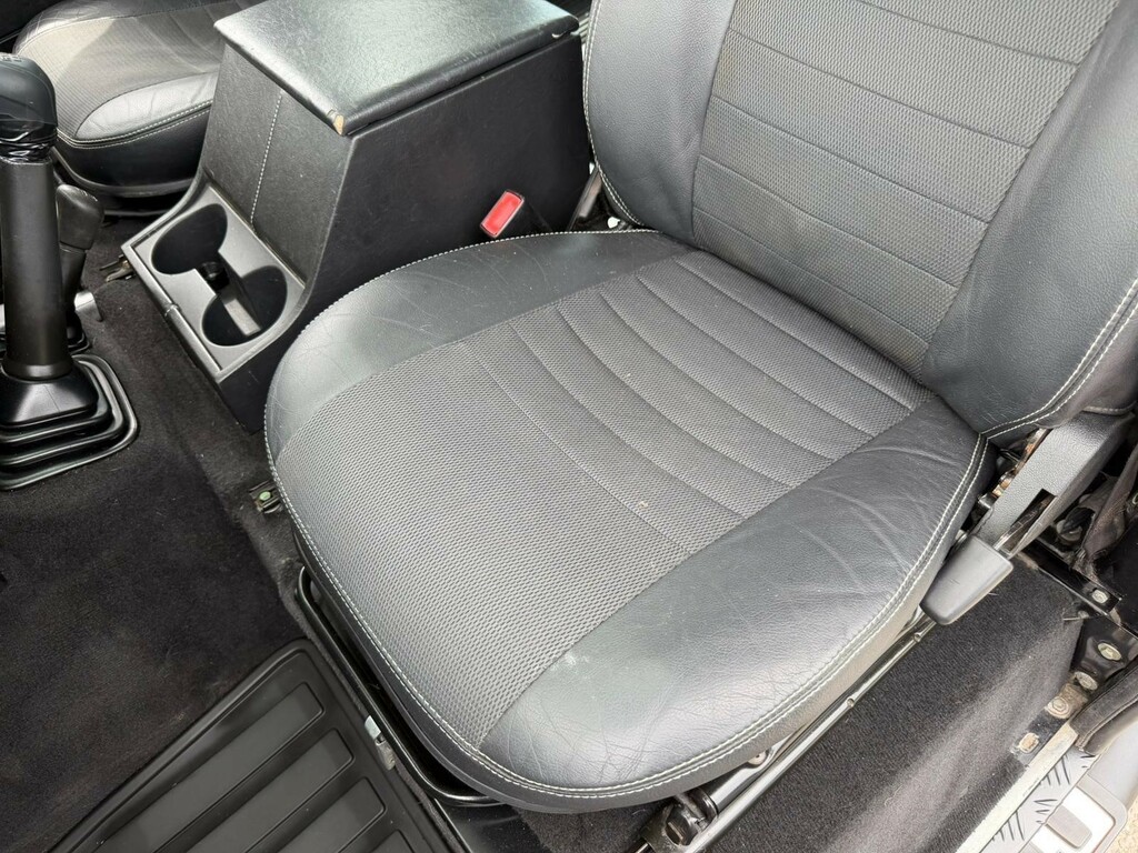 Land Rover Defender 90 2.4 90 County Hard Top 122 Bhp Grey #19