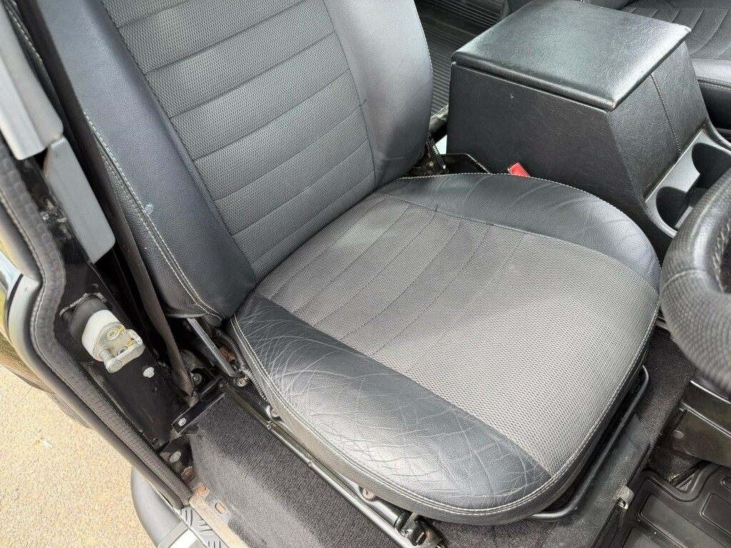 Land Rover Defender 90 2.4 90 County Hard Top 122 Bhp Grey #9