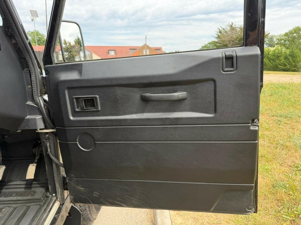 Land Rover Defender 90 2.4 90 County Hard Top 122 Bhp Grey #31