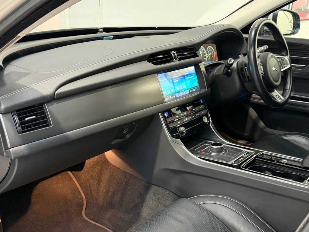 Jaguar XF 3.0L D V6 S Red Black Leather Panoramic Roof White #35