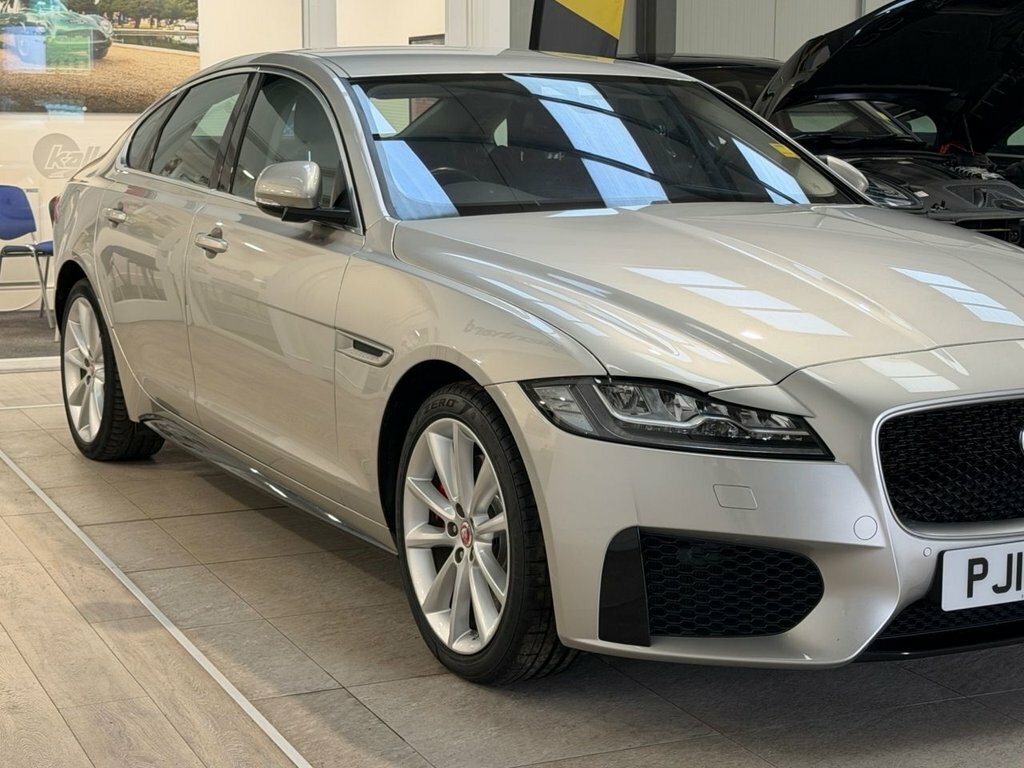 Jaguar XF 3L S Gold #3